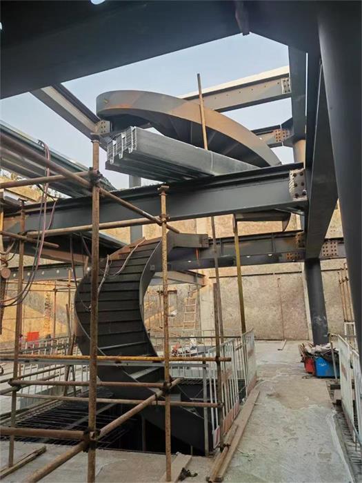 北京铁艺楼梯计应注意的几种形式