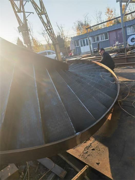 北京旋转楼梯vs传统钢结构楼梯：谁是新时代的宠儿？